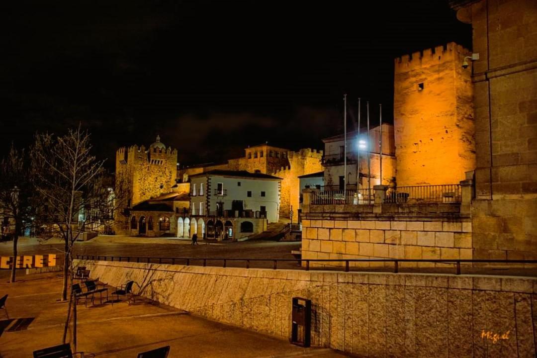 Las Cuatro Esquinas De Caceres Bagian luar foto