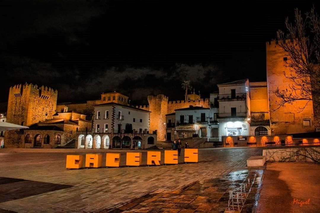 Las Cuatro Esquinas De Caceres Bagian luar foto