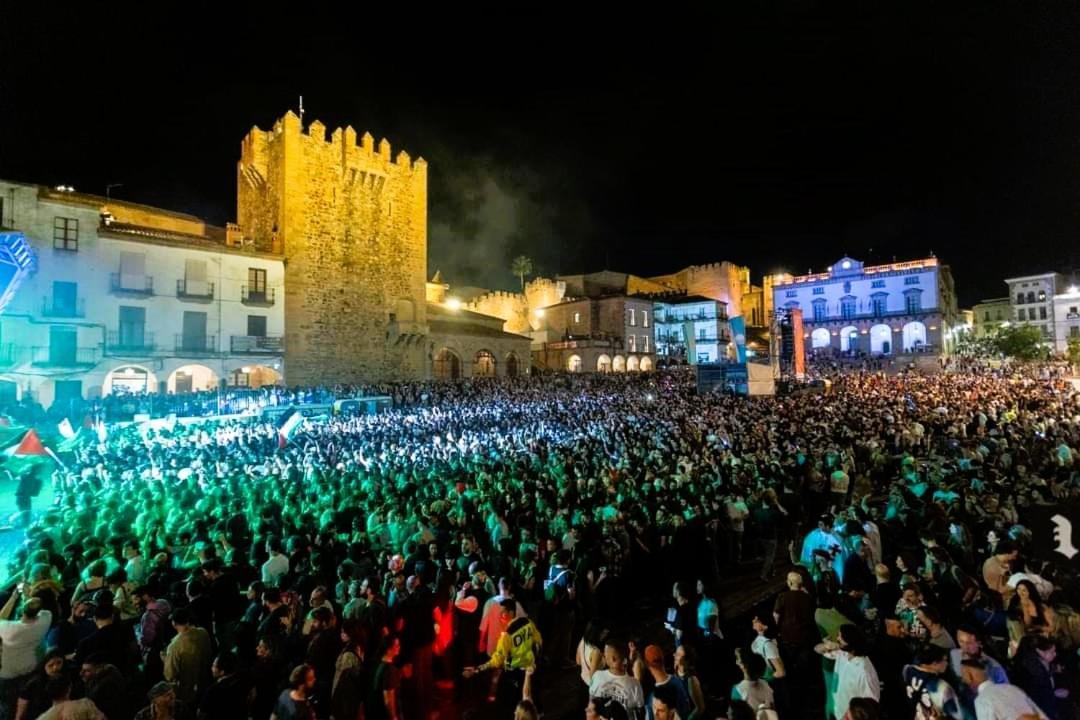 Las Cuatro Esquinas De Caceres Bagian luar foto